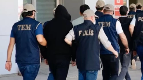 MİT ve Emniyet'ten FETÖ'ye ortak operasyon: 3 gözaltı