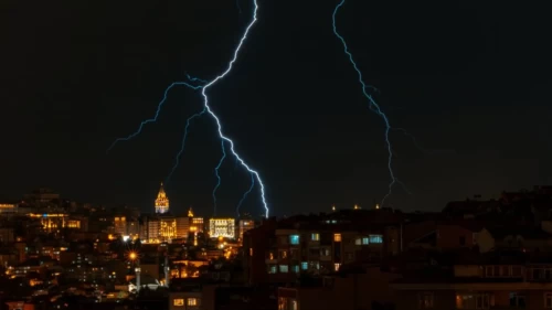 İstanbul'da sağanak ve fırtına bu gece şiddetleniyor