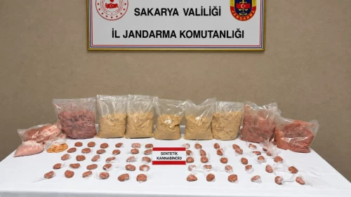 Uyuşturucuyu valiz ve buzdolabına gizlemişler! 2 şüpheli tutuklandı