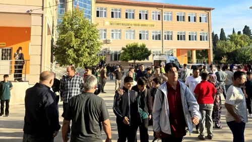 Manisa’da okul önünde silahlı saldırı