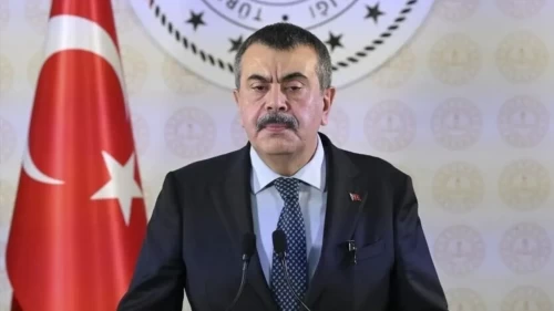 Yusuf Tekin’den öğretmenlerin önlük giymesiyle ilgili açıklama
