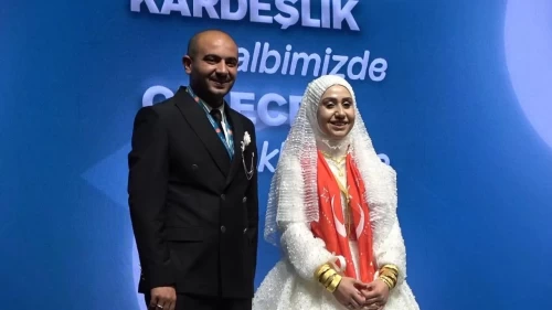 Düğün ve kongre aynı güne denk geldi! Gelin ve damat soluğu MHP kongresinde aldı