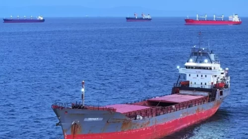 Hürmüz Boğazı'nda petrol alarmı: Kirlilik Umman Denizi'ne ilerliyor