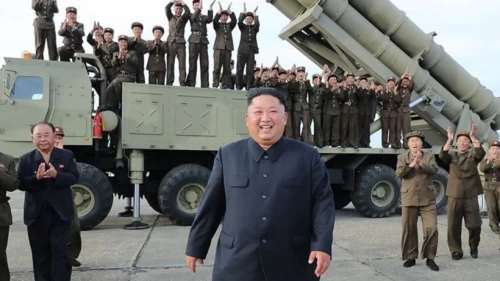 Kuzey Kore Japon Denizi'ne füze fırlattı!
