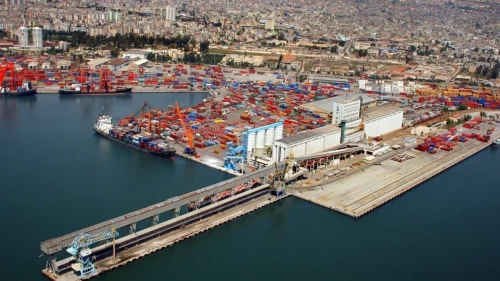 Limanda kimyasal sızıntı: Çalışanlar hastaneye kaldırıldı