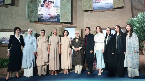 Emine Erdoğan'dan Özbekistan'da reform sergisine ziyaret