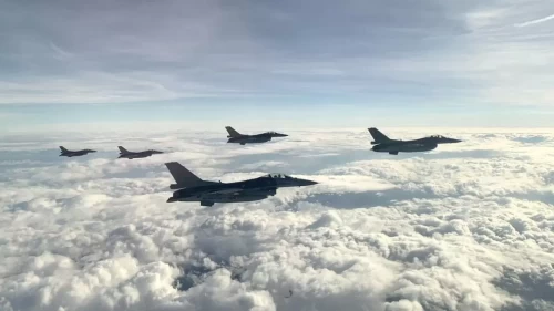 Polonya Hava Kuvvetleri'nde pilot açığını duyurdu