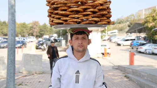 Tezgahını bırakıp KPSS’ye giren simitçi döndüğünde inanamadı