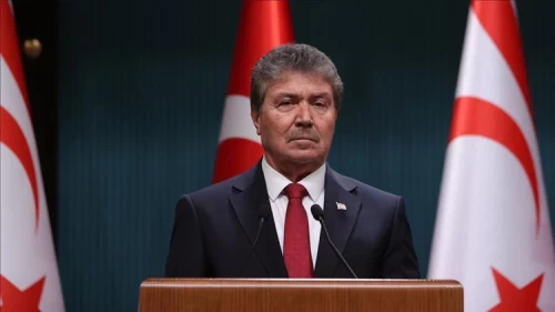 KKTC Başbakanı Üstel’den “Bir gece ansızın gelebilirim” şarkısına eşlik