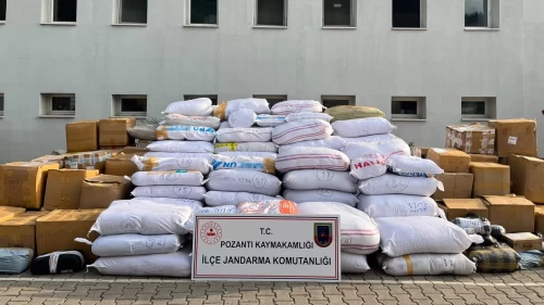 Pozantı’da tırlardan tonlarca kaçak tütün çıktı
