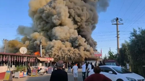Kuşadası'nda Aykuştur Pazarı'nda yangın paniği!
