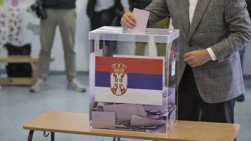 Sırbistan'daki erken genel seçimde oy kullanma işlemi sona erdi