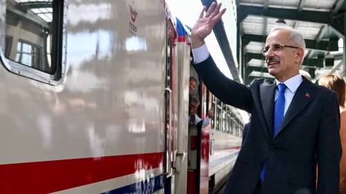 Bakan Uraloğlu duyurdu: Turistik Doğu Ekspresi yolcularına müjde! 2026-2027 sefer takvimi açıklandı