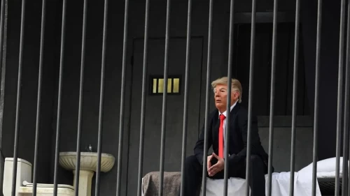İran'da Trump’ı hapishaneye attılar