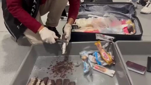 İstanbul Havalimanı’nda çikolata paketlerinin içinden çıkanlar şaşırttı!