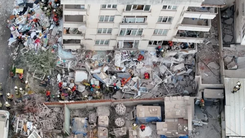 Maltepe'de bina neden çöktü, nerede? Enkaz altında kalan var mı?