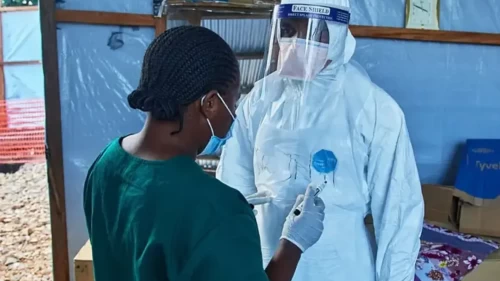 Afrika’da Ebola salgınında ölü sayısı 5 bine yaklaştı