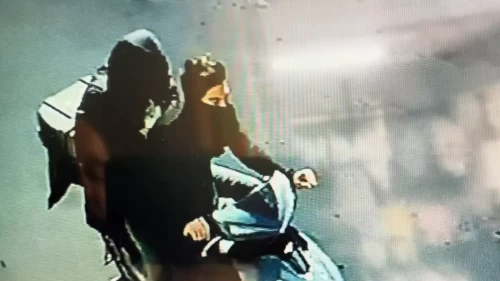 Motosikletli kapkaç anları kamerada! Telefonu böyle çaldılar