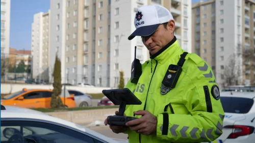 Trafikte uyanıklık yapmak isteyen sürücüye dron şoku!