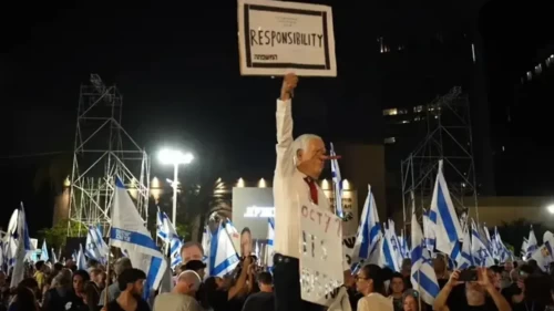 İsrail'de Netanyahu'ya karşı protesto! On binlerce kişi devlet soruşturması istedi