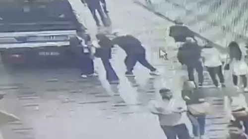 Kadının telefonunu çalıp kaçarken suçüstü yakalandı