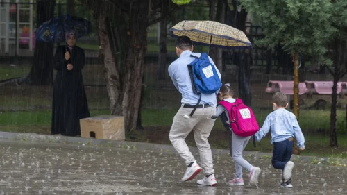 İstanbul'da yarın okullar tatil mi? 15 Ekim Perşembe için Valilikten son dakika kararı!