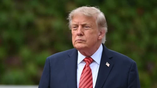 Trump'tan Tahran yönetimine açık tehdit: Belki biraz daha ileri gidebiliriz