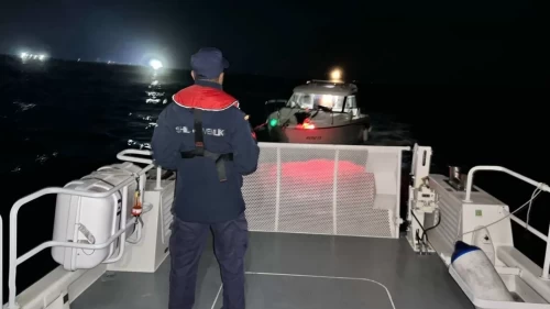 Didim açıklarında motoru arızalanan teknedeki 3 kişi kurtarıldı