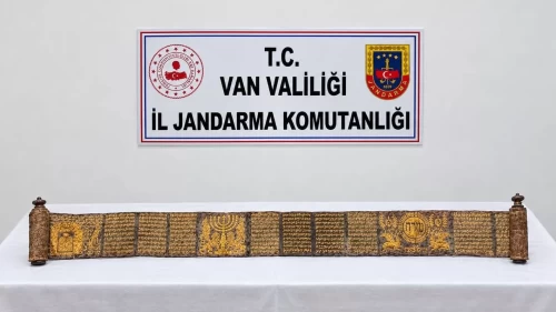 Van’da altın yaldızlı Tevrat ele geçirildi