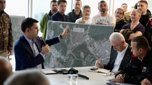 Ayazağa için iki seçenek masada