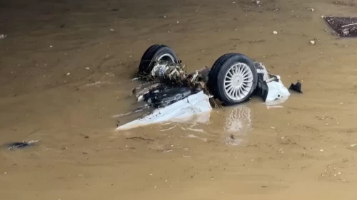 Sarıyer’de sel sonrası derede ters dönmüş araç bulundu