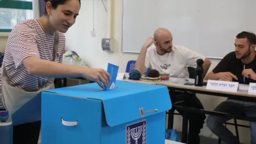 İsrail’de sandıktan hükümet çoğunluğu çıkmadı