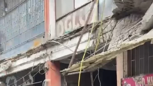 Ümraniye’de çalışma sırasında balkon çöktü