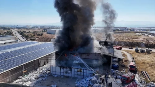 Uşak’ta tekstil fabrikasında yangın!