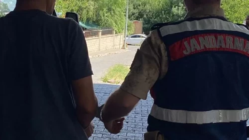 Antalya’da bir evden cephanelik çıktı!