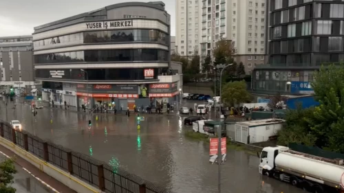 İstanbul Valiliği rekor yağışın bilançosunu açıkladı