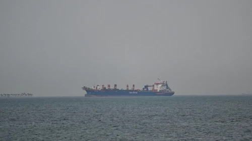 Hürmüz Boğazı'nda süper tanker mayına çarptı