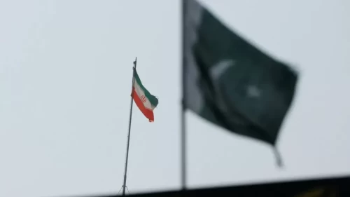Pakistan, İran sınırındaki iki kapıda ticareti durdurdu