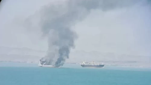 Hürmüz Boğazı'nda yangın paniği!