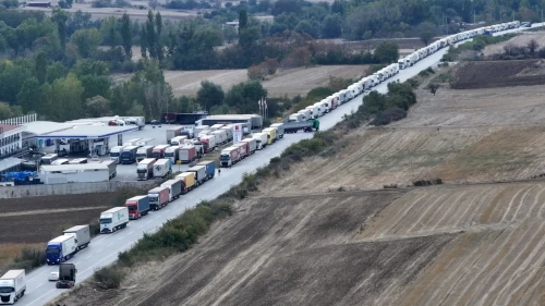 Hamzabeyli Sınır Kapısı'nda kilometrelerce kuyruk!