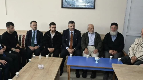 Bakan Çiftçi cuma namazı sonrası vatandaşlarla sohbet etti