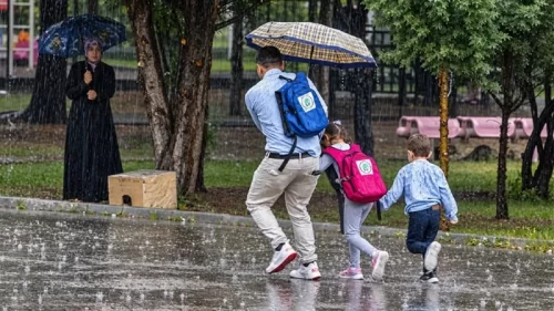 İstanbul’da bugün okullar tatil mi? 19 Ekim Pazartesi okullar açık mı?