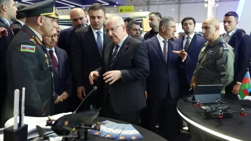 Bakan Yaşar Güler, ADEX'te savunma sanayisi ürünlerini inceledi