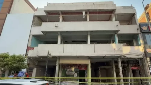 Adıyaman'da ağır hasarlı binada panik! 'Ses geliyor' ihbarı ekipleri harekete geçirdi