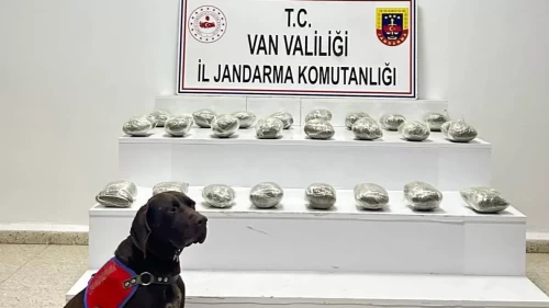 Van Başkale’de araçta 10 kilo 111 gram esrar ele geçirildi