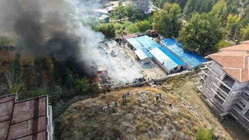 Yeşilyurt’ta işçilerin kaldığı konteynerleri alevler sardı
