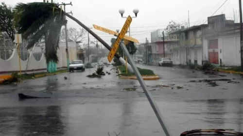 Aynı aileden 4 kadın toprak altında kaldı, 6 kişi gazdan zehirlendi!