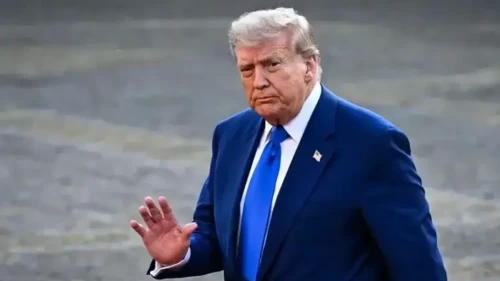 Trump yine İran'a yeni saldırı sinyalleriyle gündeme geldi