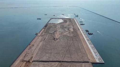 Irak açıklarında seyreden bir gemide yangın çıktı