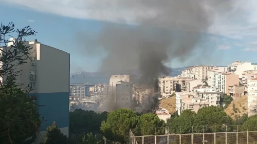 İzmir'de okul çatısında yangın çıktı